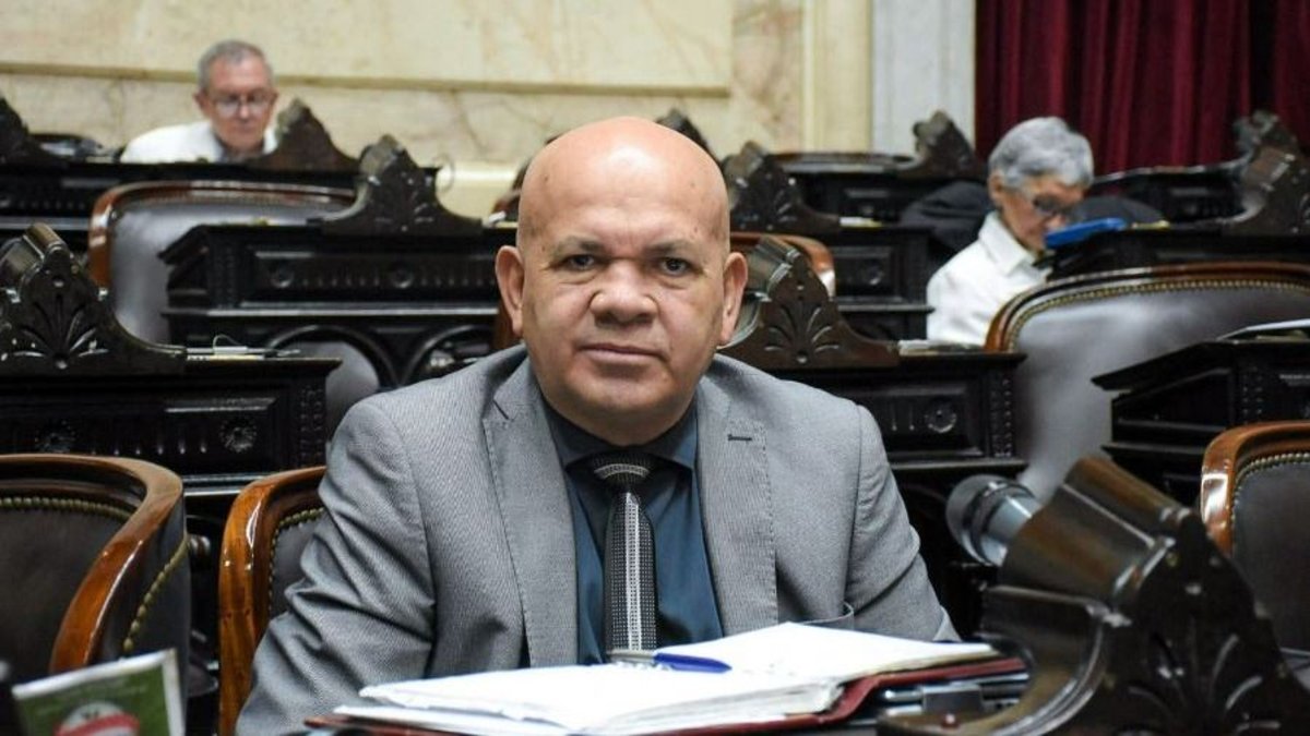 Nabo: Un diputado K cuestionó a Milei por no tener esposa y por considerar hijos a sus perros