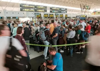 Un dron en las inmediaciones del aeropuerto de Gran Canaria obliga a desviar vuelos por seguridad>