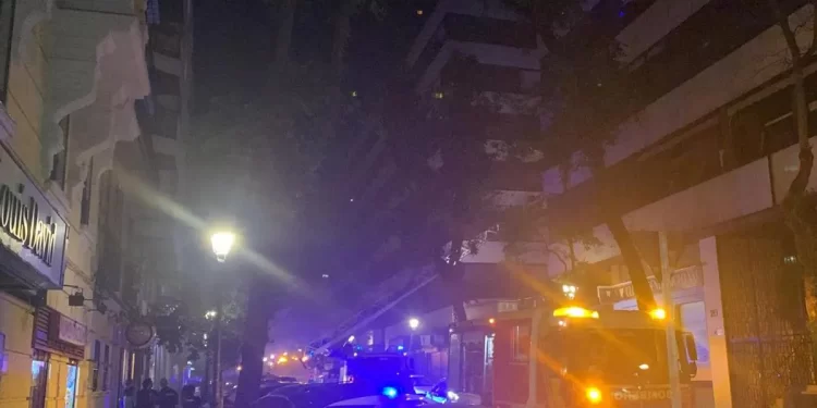 Un incendio confina a decenas de personas en un edificio de la calle Gaztambide de Madrid>