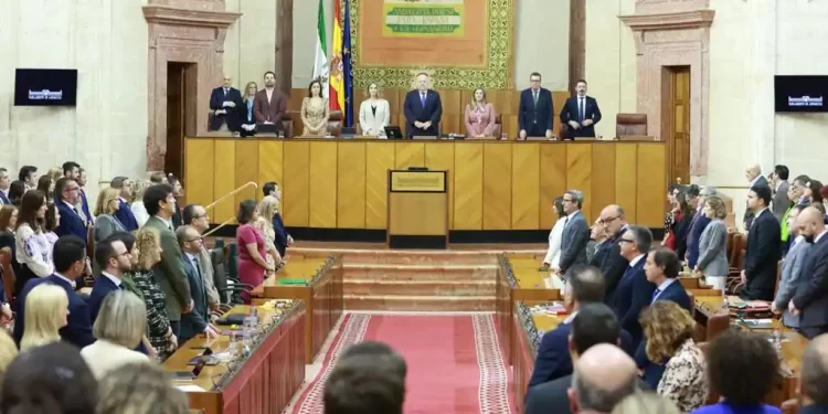 Un minuto de silencio como homenaje del Parlamento de Andalucía a María Ángeles Infante>