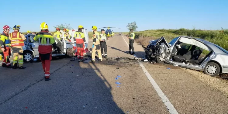 Un muerto y dos heridos tras el choque frontal de dos turismos en Villasequilla>
