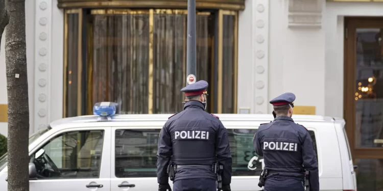 Buscan para su arresto a una jóven de 14 años sospechosa de terrorismo islámico en Austria