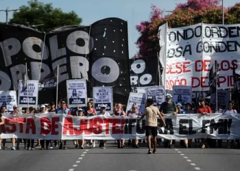 Piqueteros: casi 30 allanamientos y varios imputados por “extorsión” para concurrir a protestas