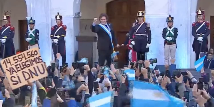 Milei en Córdoba: Ante una fervorosa multitud, el Presidente tiro ondas conciliadoras para lograr la Ley Bases