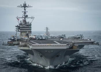 La llegada del portaviones de EE.UU. muestra las dificultades con aviones de la Armada