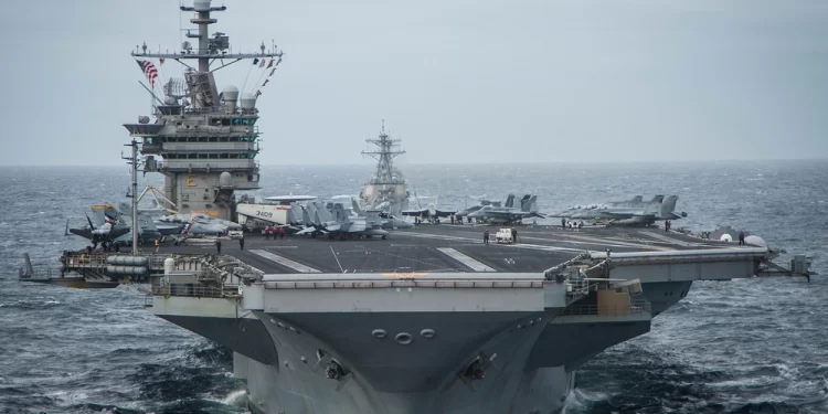 La llegada del portaviones de EE.UU. muestra las dificultades con aviones de la Armada