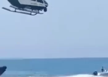 Así persigue por por mar y aire la Guardia Civil a una narcolancha en Almería>