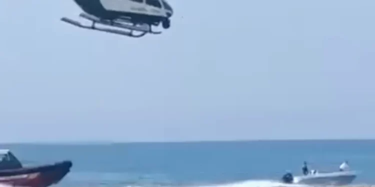 Así persigue por por mar y aire la Guardia Civil a una narcolancha en Almería>