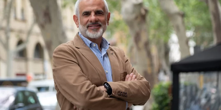 Carlos Carrizosa: «En la Generalitat hay que entrar con la sierra mecánica de Milei»>