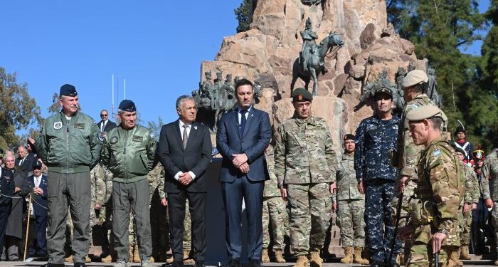 Con la visita del ministro Luis Petri, Mendoza fue sede del acto por un nuevo aniversario del Ejército Argentino