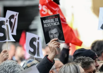 Diez principios de la propaganda de guerra: el caso práctico del discurso de Sánchez>