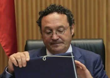 El fiscal general recusa a cuatro de los cinco magistrados que tienen que decidir sobre su propia continuidad>