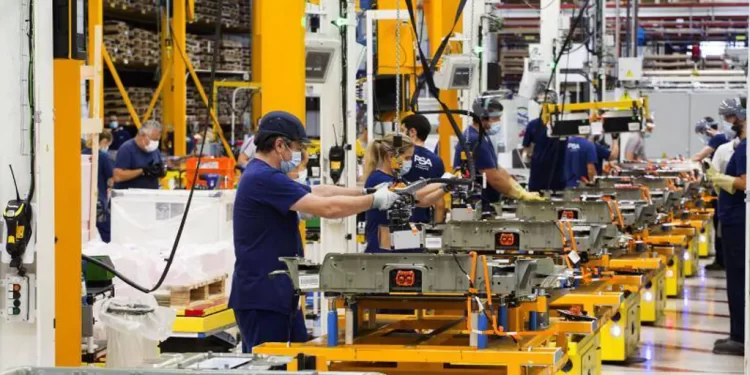 El Gobierno solo destina a Stellantis Vigo «la mitad» de los 40 millones que solicitó del Perte de vehículo eléctrico>