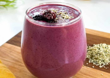 El licuado saludable que promueve la producción de colágeno y calma los dolores de rodilla y articulaciones