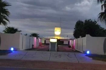 Cinco parejas que estaban en un hotel alojamiento fueron asaltadas por cinco delincuentes