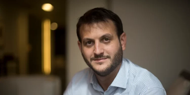 Juan Fernández Miranda, adjunto al director: «El Gobierno demuestra debilidad y contradicción»>
