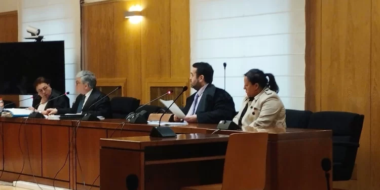 La empleada municipal acusada de quedarse con 160.000 euros de sus vecinos: «Siento vergüenza, pero fue por mi ludopatía»>