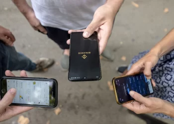 La Generalitat Valenciana prohíbe el uso de móviles en colegios e institutos desde el 6 de mayo>