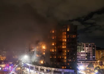 La Policía sitúa en un frigorífico el «único y principal» foco del incendio del barrio de Campanar de Valencia>