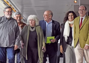 Más de 80.000 firmas animan a no votar al Partido Socialista de Illa>