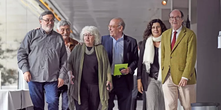 Más de 80.000 firmas animan a no votar al Partido Socialista de Illa>