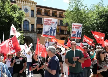 Más de un millar de profesores piden a la Junta el fin de los recortes en Educación>