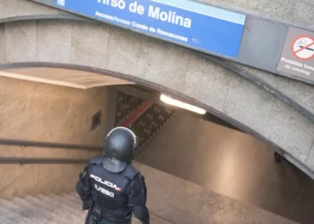 Muere un hombre de 30 años al ser arrollado por un metro en Tirso de Molina tras bajar a las vías para orinar>
