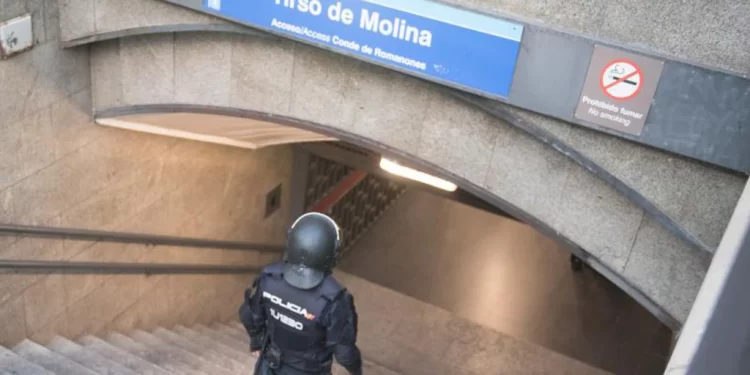 Muere un hombre de 30 años al ser arrollado por un metro en Tirso de Molina tras bajar a las vías para orinar>