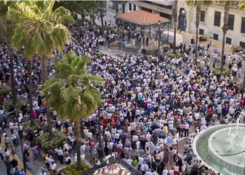 Multitudinaria respuesta de los onubenses a la exigencia del AVE a Huelva>