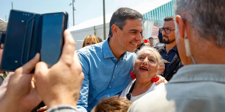 Sánchez pide controlar la financiación de los medios y obvia la de los partidos>