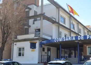 Se entregan los tres hombres buscados por dar una paliza a un policía fuera de servicio al grito de «¡madero, te vamos a matar!»>