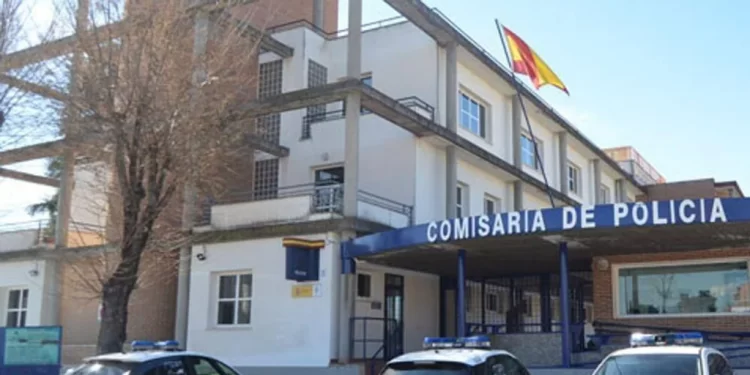 Se entregan los tres hombres buscados por dar una paliza a un policía fuera de servicio al grito de «¡madero, te vamos a matar!»>