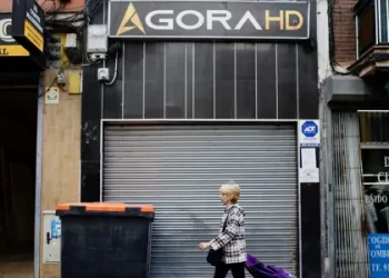 Tirotean a un hombre desde un coche a la salida de una discoteca latina de Vallecas>