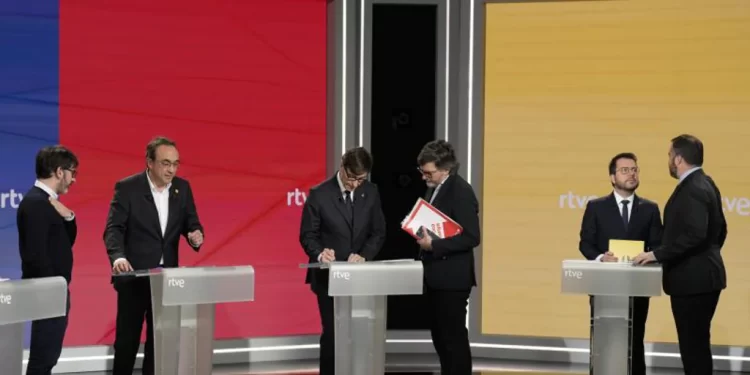 Todos contra Illa y su política de pactos en el primer debate del 12M>