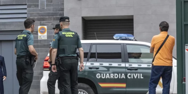 Un hombre se entrega a la Guardia Civil por la violación de su hermana, su cuñada, su nieta y dos menores>