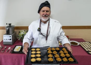 Un menú sabroso de estofado de ternera y torrijas para los que no pueden masticar>