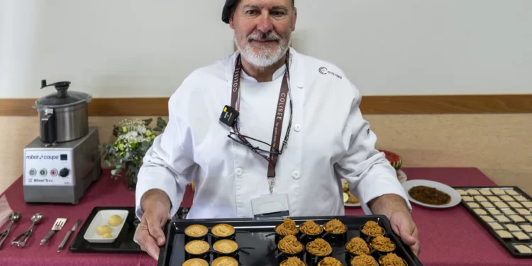 Un menú sabroso de estofado de ternera y torrijas para los que no pueden masticar>