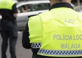 Una persona se atrinchera armada en una vivienda en Málaga>