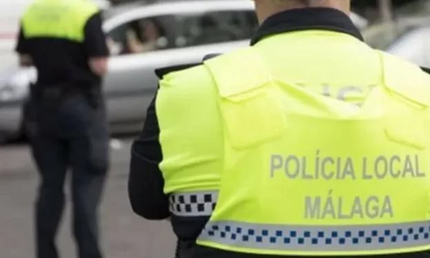 Una persona se atrinchera armada en una vivienda en Málaga>