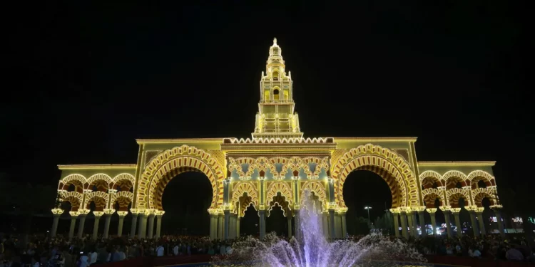 (Vídeo) Feria de Córdoba: el alumbrado más madrugador ya da paso a la fiesta en el Arenal>
