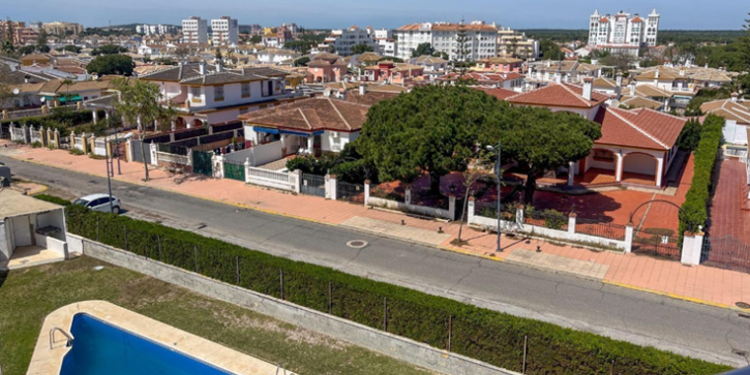 Vivir en la playa por menos de 150.000 euros: pisos en venta en Matalascañas>