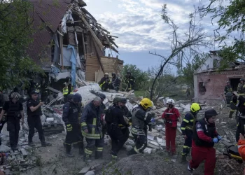 Más heridos y más daños graves en edificios de Járkov por los incesantes bombardeos rusos