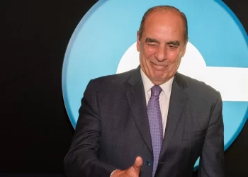 Francos sumó a otros tres gobernadores a los acuerdos para finalizar obras públicas