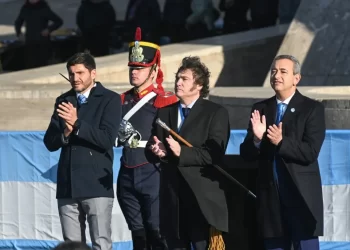 Milei encabezó el acto por el Día de la Bandera y convocó a firmar el Pacto de Mayo el 9 de Julio en Tucumán