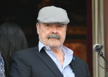 Antonio Resines pide el voto para Izquierda Española en las Europeas>