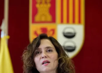 Ayuso acusa a Sánchez de actuar como un «matón» y le advierte: «Aquí, en Madrid, miedo cero»