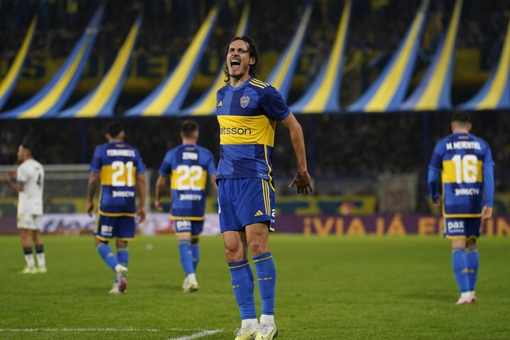 Cavani anotó el gol de triunfo ante Vélez (Foto: Fernando de la Orden - Clarín).