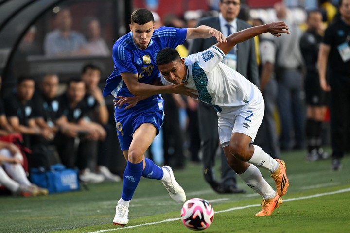 Argentina's midfielder #29 Valentin Carboni fights for the ball with Guatemala's defender #02 Jose Ardon during the international friendly football match between Guatemala and Argentina at Commanders Field in Greater Landover, Maryland, on June 14, 2024. (Photo by Andrew Caballero-Reynolds / AFP)