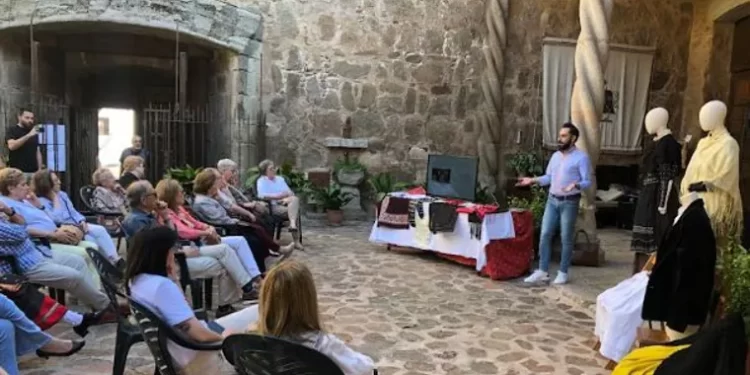 Catalogan más de 250 prendas en Orgaz desde inicios del siglo XIX>