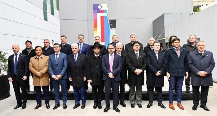 Cornejo en la AMIA: “Estamos aquí para pedir justicia por las 85 víctimas, por los familiares, para toda la comunidad y para la Argentina”